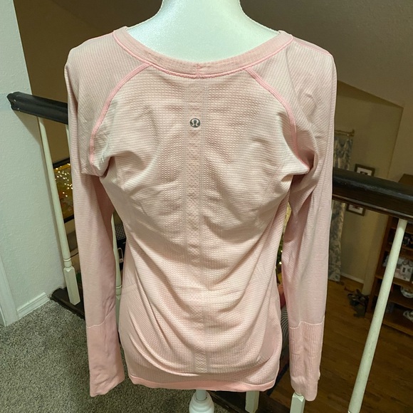 Lululemon swiftly running shirt - Picture 2 of 8